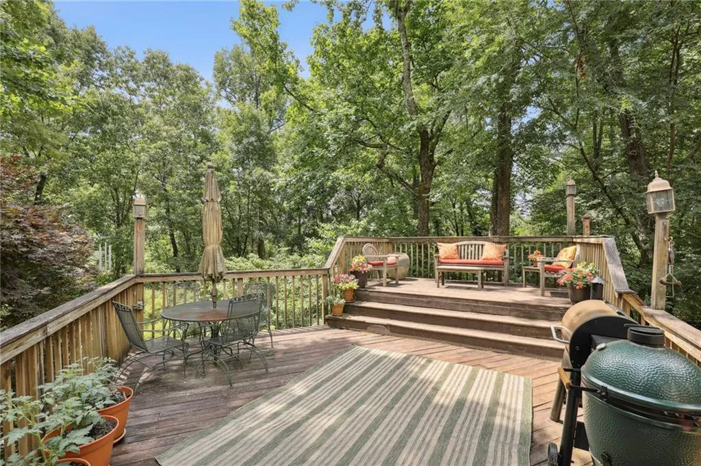 94 River Park Drive, Sandy Springs, Georgia 30328, 5 Bedrooms Bedrooms, ,4 BathroomsBathrooms,Residential,Sold,94 River Park Drive,7074026
