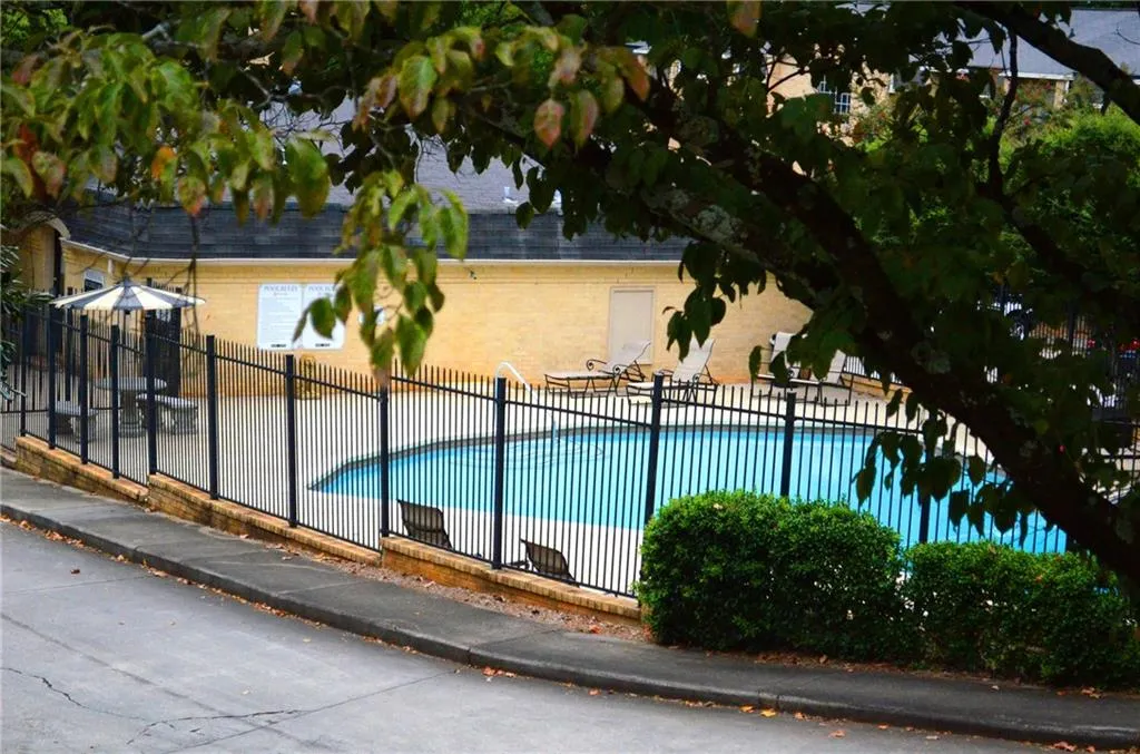 5400 Roswell Road Unit G6, Atlanta, Georgia 30342, 1 Bedroom Bedrooms, ,1 BathroomBathrooms,Residential,Sold,5400 Roswell Road Unit G6,6608603