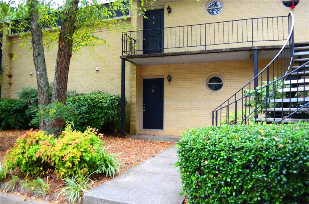 5400 Roswell Road Unit G6, Atlanta, Georgia 30342, 1 Bedroom Bedrooms, ,1 BathroomBathrooms,Residential,Sold,5400 Roswell Road Unit G6,6608603