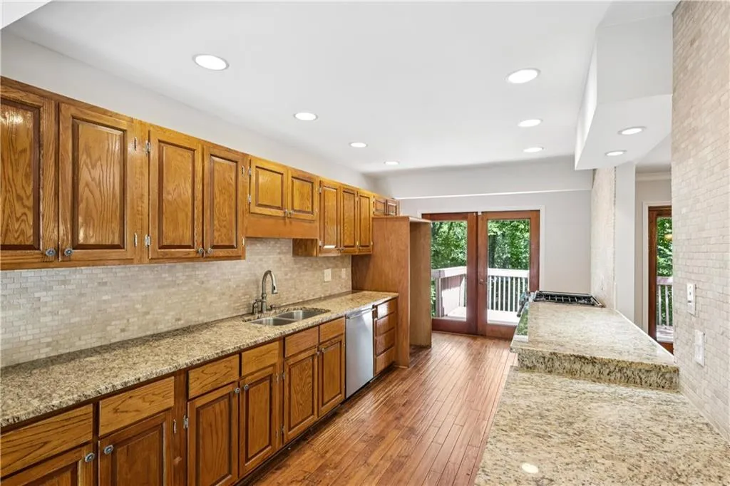 5098 Riverview Road, Atlanta, Georgia 30327, 4 Bedrooms Bedrooms, ,4 BathroomsBathrooms,Residential,For Sale,5098 Riverview Road,7657917
