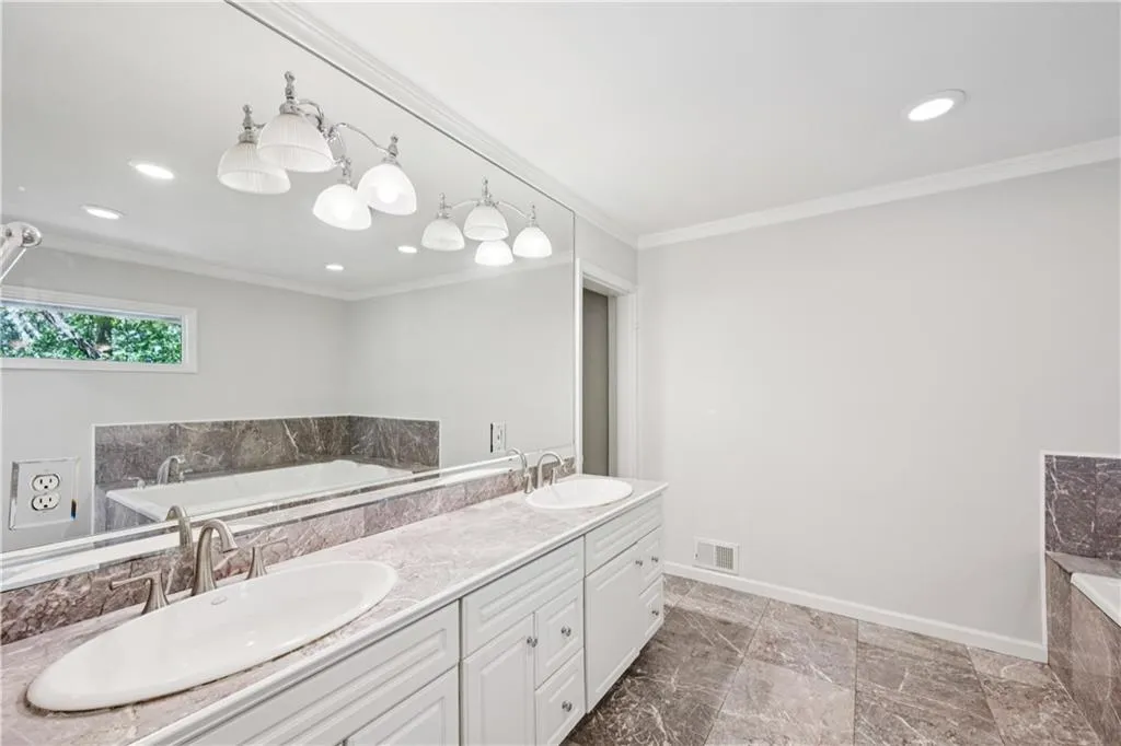 5098 Riverview Road, Atlanta, Georgia 30327, 4 Bedrooms Bedrooms, ,4 BathroomsBathrooms,Residential,For Sale,5098 Riverview Road,7657917