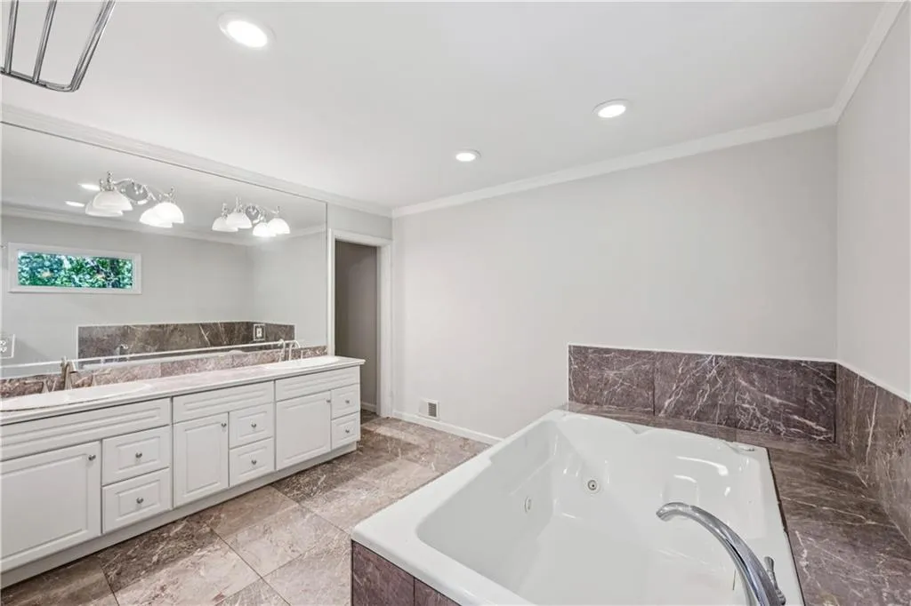 5098 Riverview Road, Atlanta, Georgia 30327, 4 Bedrooms Bedrooms, ,4 BathroomsBathrooms,Residential,For Sale,5098 Riverview Road,7657917