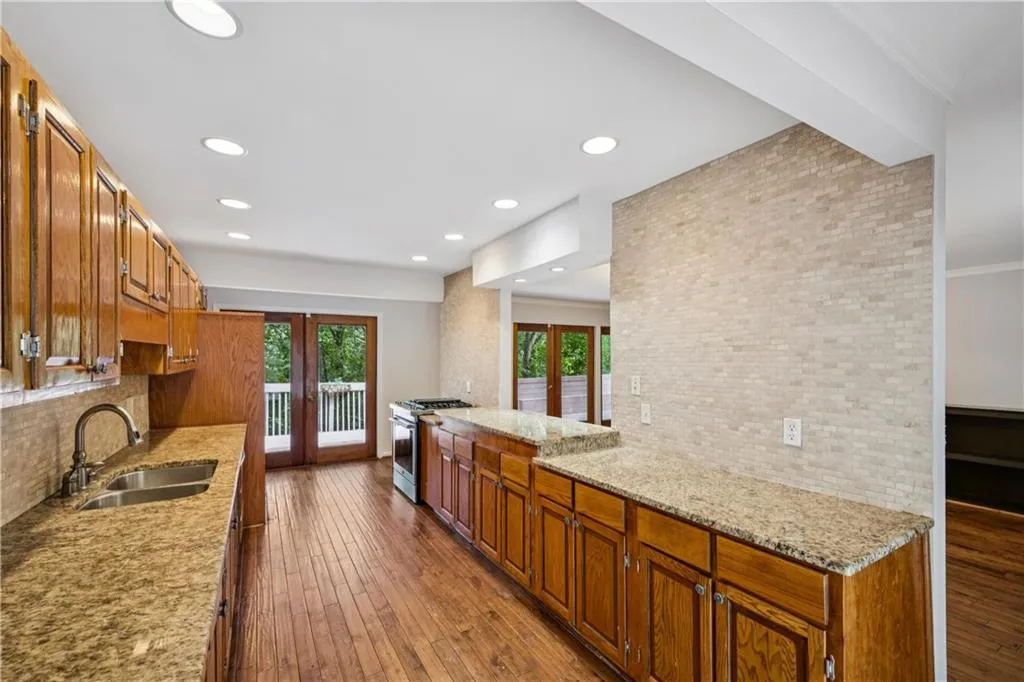 5098 Riverview Road, Atlanta, Georgia 30327, 4 Bedrooms Bedrooms, ,4 BathroomsBathrooms,Residential,For Sale,5098 Riverview Road,7657917