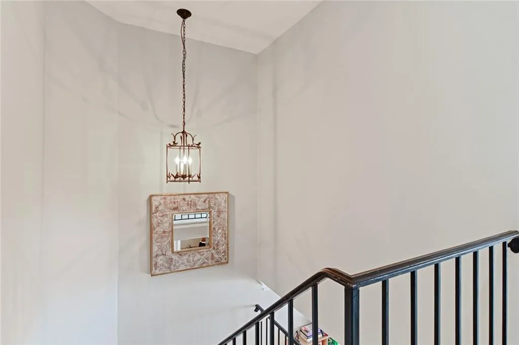 6980 Roswell Road Unit D1, Atlanta, Georgia 30328, 2 Bedrooms Bedrooms, ,1 BathroomBathrooms,Residential,Sold,6980 Roswell Road Unit D1,6645603