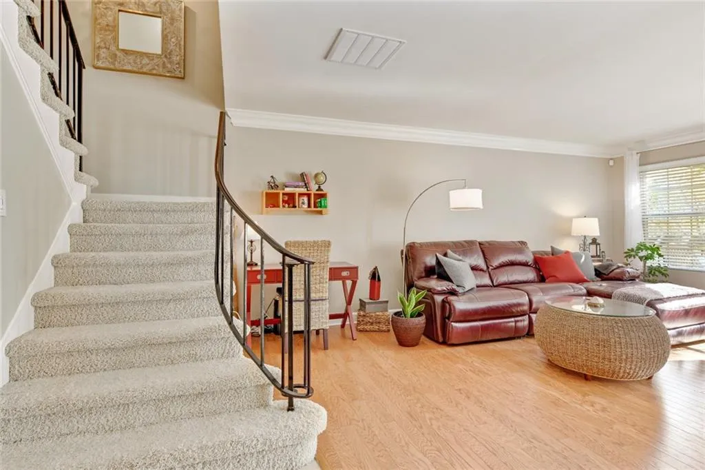 6980 Roswell Road Unit D1, Atlanta, Georgia 30328, 2 Bedrooms Bedrooms, ,1 BathroomBathrooms,Residential,Sold,6980 Roswell Road Unit D1,6645603