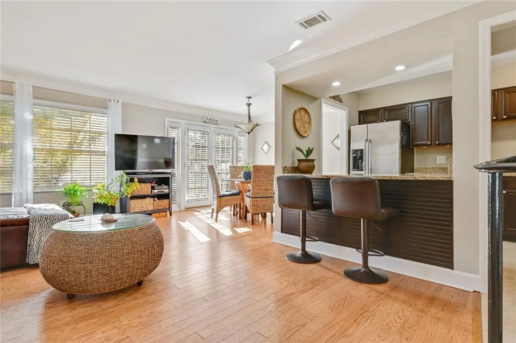 6980 Roswell Road Unit D1, Atlanta, Georgia 30328, 2 Bedrooms Bedrooms, ,1 BathroomBathrooms,Residential,Sold,6980 Roswell Road Unit D1,6645603