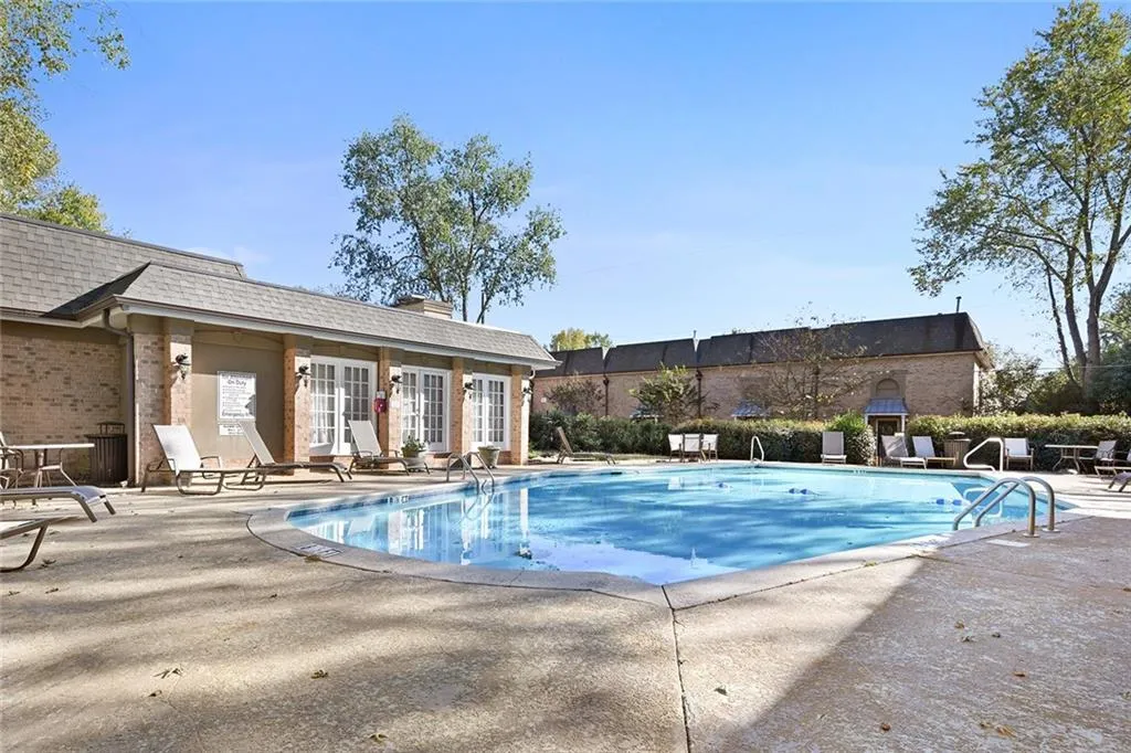 6980 Roswell Road Unit D1, Atlanta, Georgia 30328, 2 Bedrooms Bedrooms, ,1 BathroomBathrooms,Residential,Sold,6980 Roswell Road Unit D1,6645603