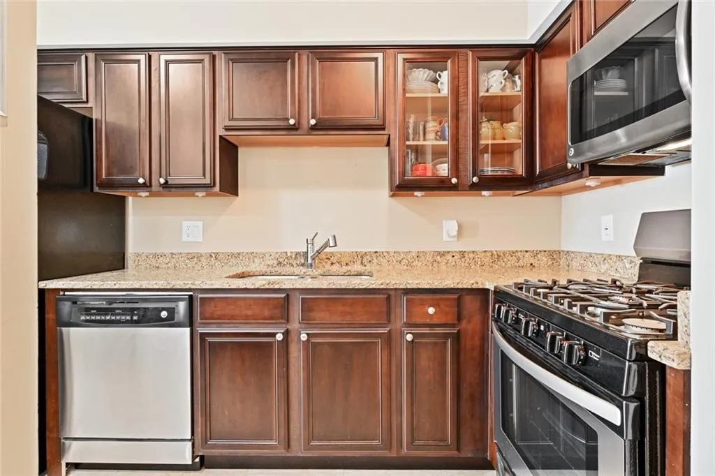 6980 Roswell Road Unit D1, Atlanta, Georgia 30328, 2 Bedrooms Bedrooms, ,1 BathroomBathrooms,Residential,Sold,6980 Roswell Road Unit D1,6645603