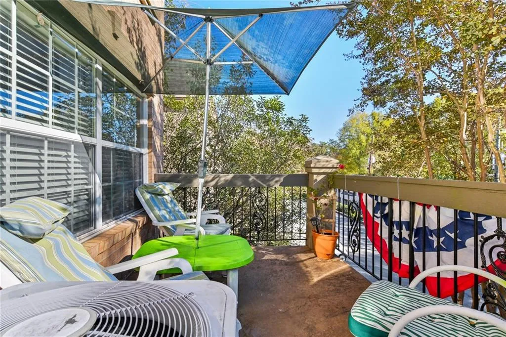6980 Roswell Road Unit D1, Atlanta, Georgia 30328, 2 Bedrooms Bedrooms, ,1 BathroomBathrooms,Residential,Sold,6980 Roswell Road Unit D1,6645603