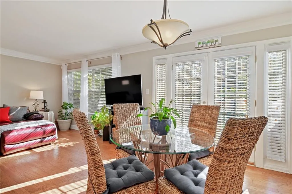 6980 Roswell Road Unit D1, Atlanta, Georgia 30328, 2 Bedrooms Bedrooms, ,1 BathroomBathrooms,Residential,Sold,6980 Roswell Road Unit D1,6645603