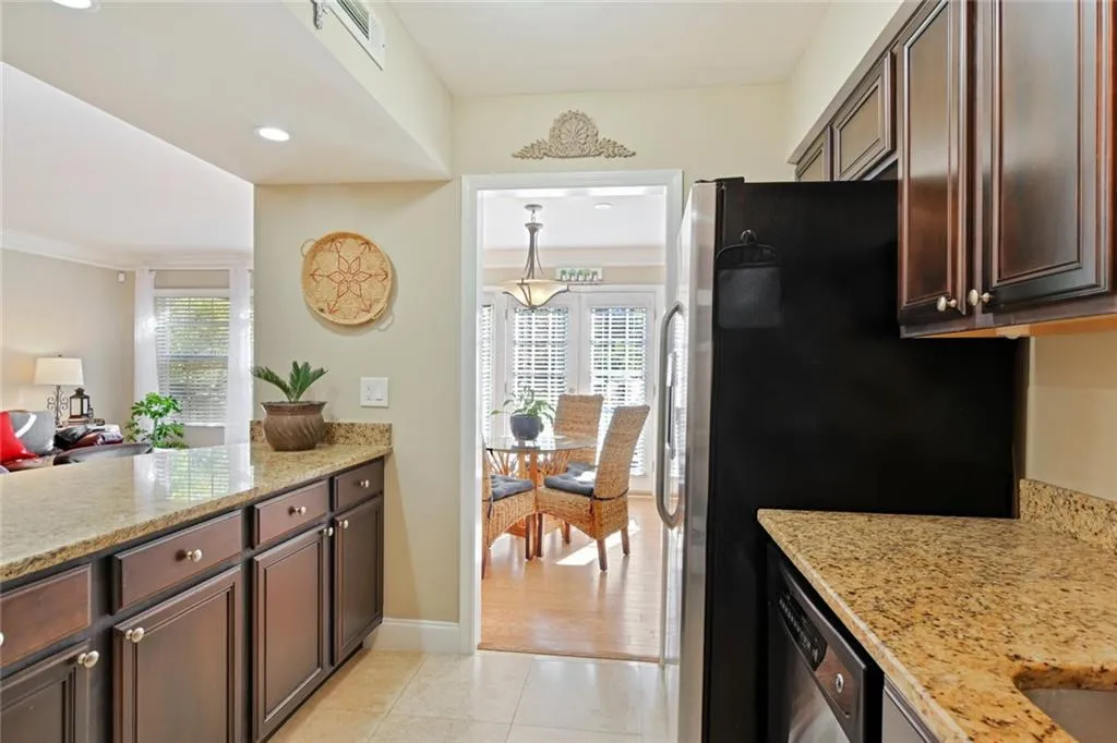 6980 Roswell Road Unit D1, Atlanta, Georgia 30328, 2 Bedrooms Bedrooms, ,1 BathroomBathrooms,Residential,Sold,6980 Roswell Road Unit D1,6645603