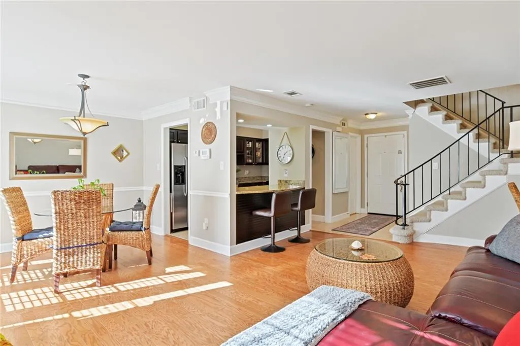 6980 Roswell Road Unit D1, Atlanta, Georgia 30328, 2 Bedrooms Bedrooms, ,1 BathroomBathrooms,Residential,Sold,6980 Roswell Road Unit D1,6645603