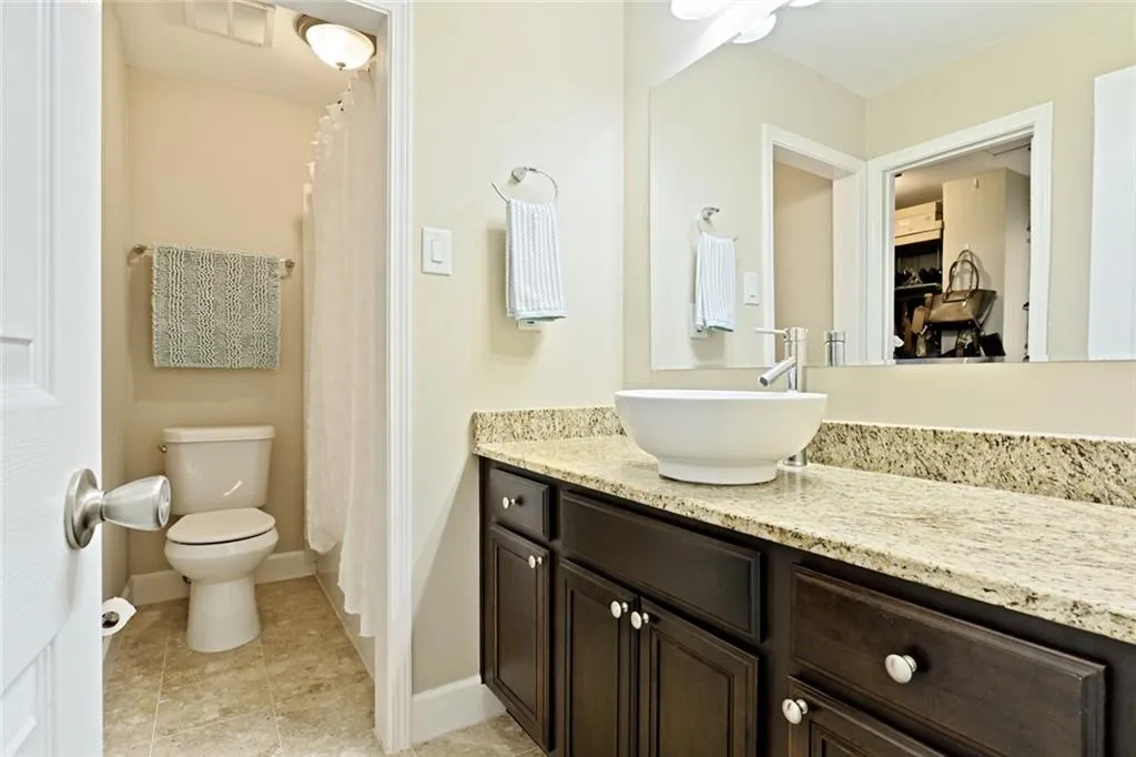 6980 Roswell Road Unit D1, Atlanta, Georgia 30328, 2 Bedrooms Bedrooms, ,1 BathroomBathrooms,Residential,Sold,6980 Roswell Road Unit D1,6645603