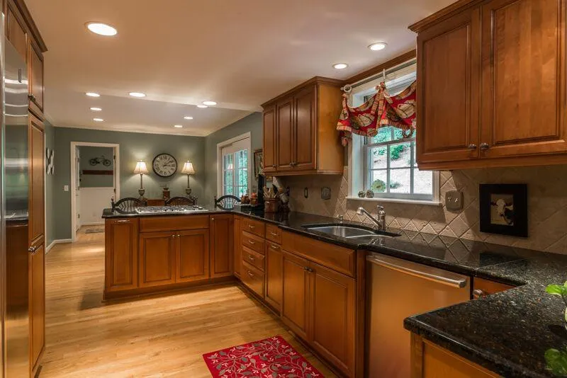 325 Hunters Glen Court, Sandy Springs, Georgia 30328, 4 Bedrooms Bedrooms, ,2 BathroomsBathrooms,Residential,Sold,325 Hunters Glen Court,5563886