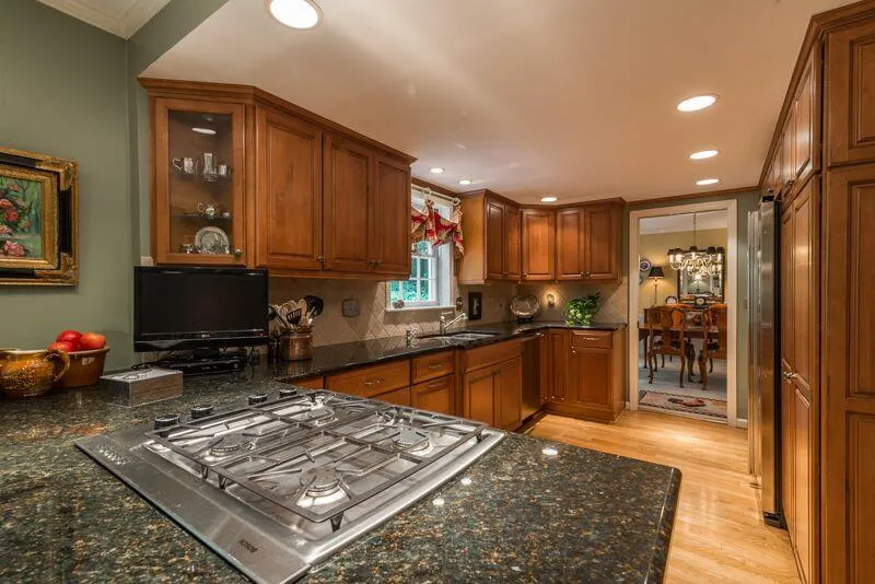 325 Hunters Glen Court, Sandy Springs, Georgia 30328, 4 Bedrooms Bedrooms, ,2 BathroomsBathrooms,Residential,Sold,325 Hunters Glen Court,5563886