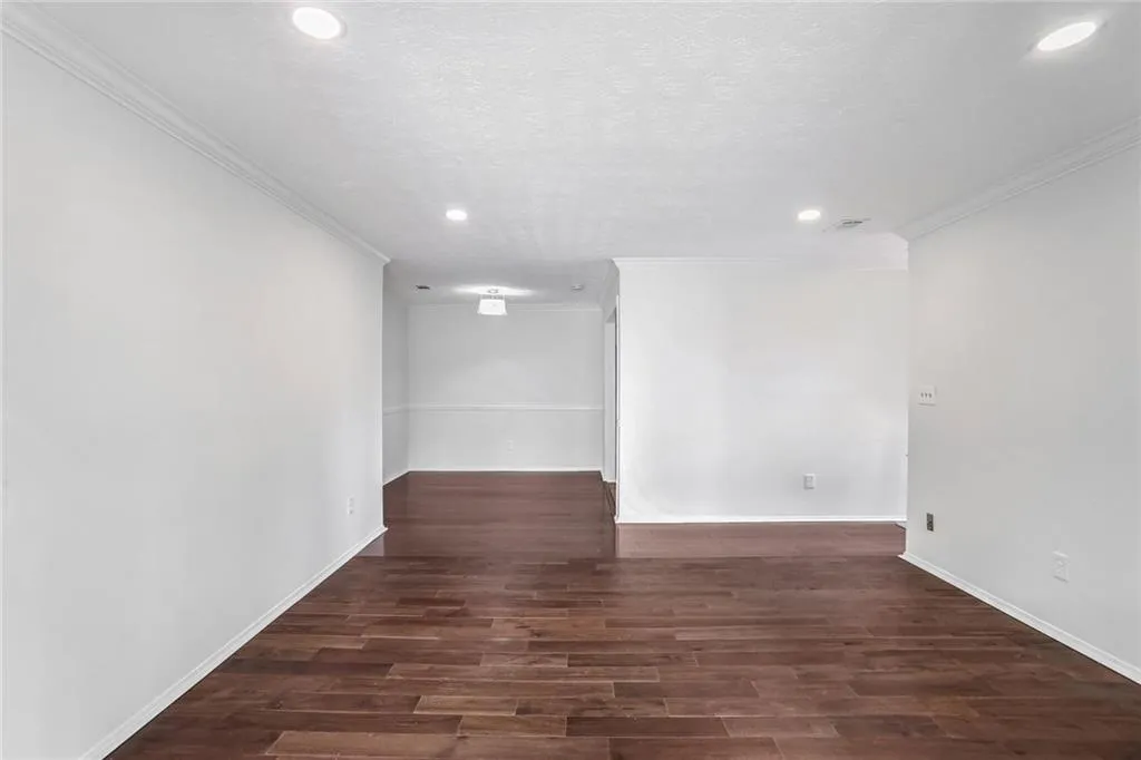 204 Natchez Trace, Sandy Springs, Georgia 30350, 2 Bedrooms Bedrooms, ,1 BathroomBathrooms,Residential,Sold,204 Natchez Trace,7520148