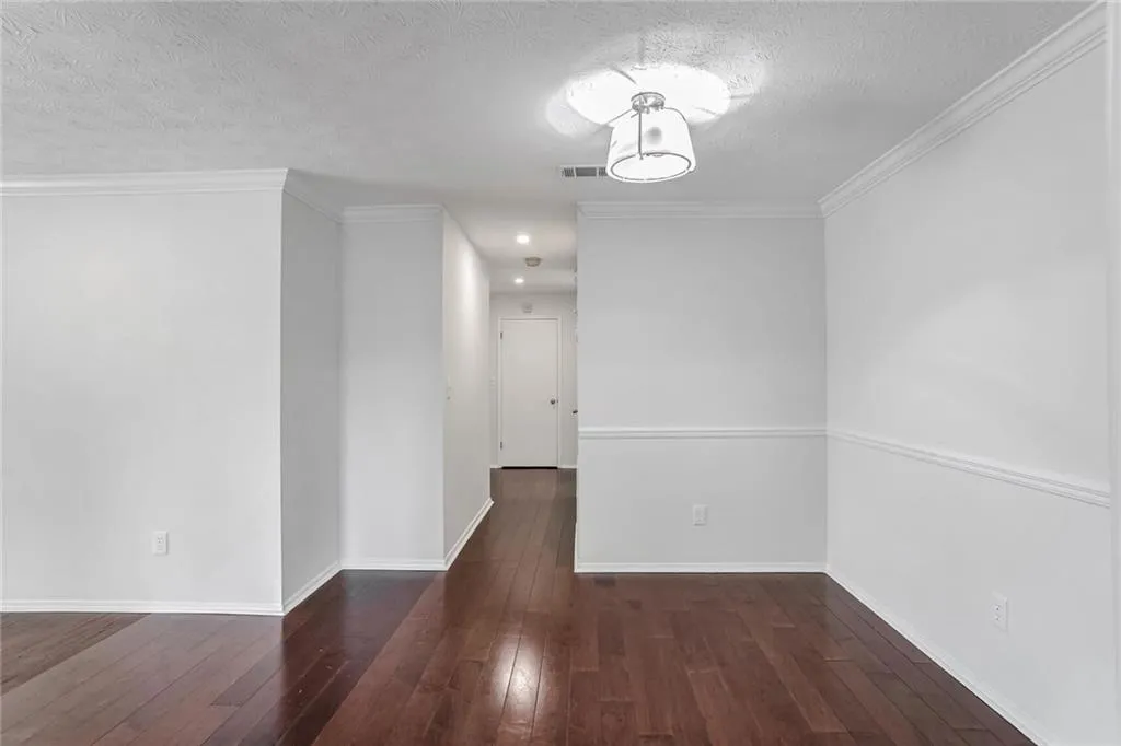 204 Natchez Trace, Sandy Springs, Georgia 30350, 2 Bedrooms Bedrooms, ,1 BathroomBathrooms,Residential,Sold,204 Natchez Trace,7520148