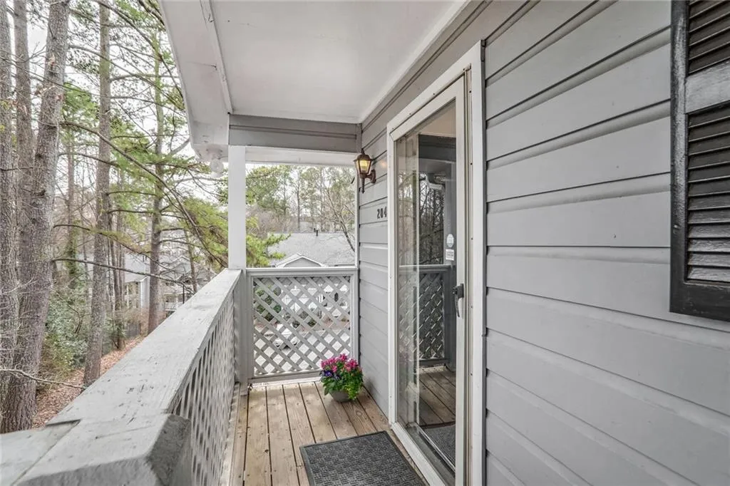 204 Natchez Trace, Sandy Springs, Georgia 30350, 2 Bedrooms Bedrooms, ,1 BathroomBathrooms,Residential,Sold,204 Natchez Trace,7520148