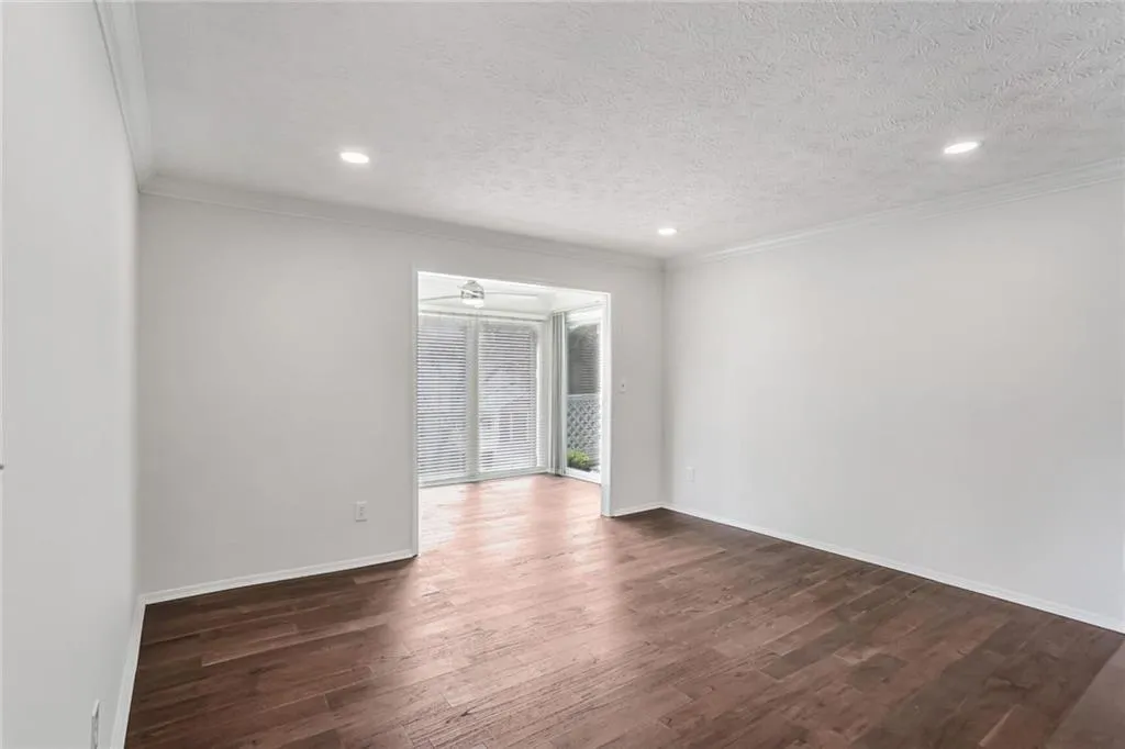 204 Natchez Trace, Sandy Springs, Georgia 30350, 2 Bedrooms Bedrooms, ,1 BathroomBathrooms,Residential,Sold,204 Natchez Trace,7520148