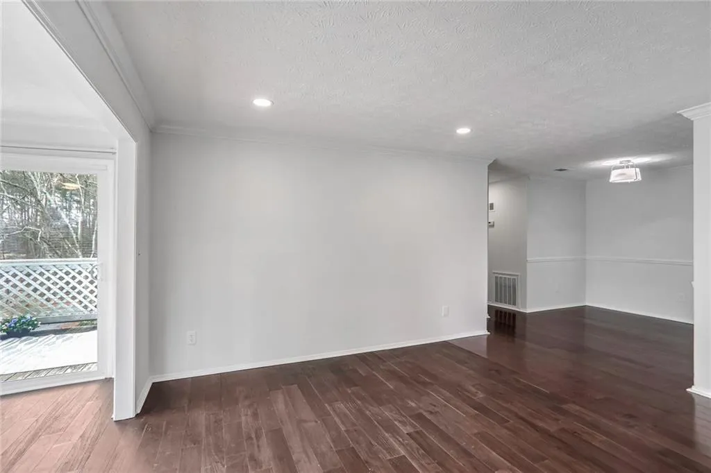 204 Natchez Trace, Sandy Springs, Georgia 30350, 2 Bedrooms Bedrooms, ,1 BathroomBathrooms,Residential,Sold,204 Natchez Trace,7520148