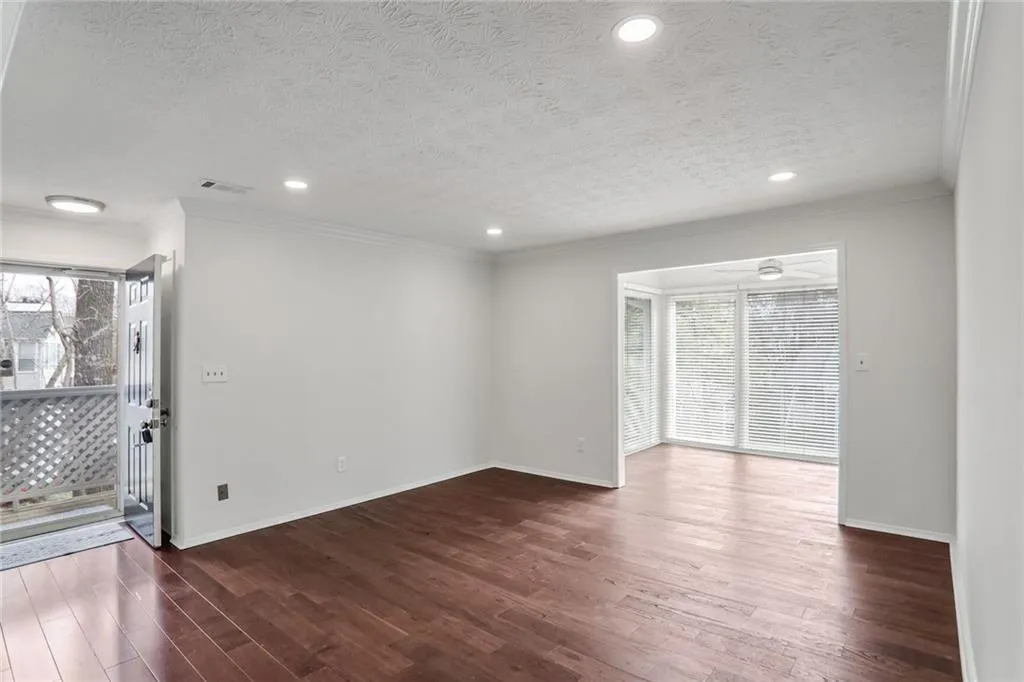 204 Natchez Trace, Sandy Springs, Georgia 30350, 2 Bedrooms Bedrooms, ,1 BathroomBathrooms,Residential,Sold,204 Natchez Trace,7520148