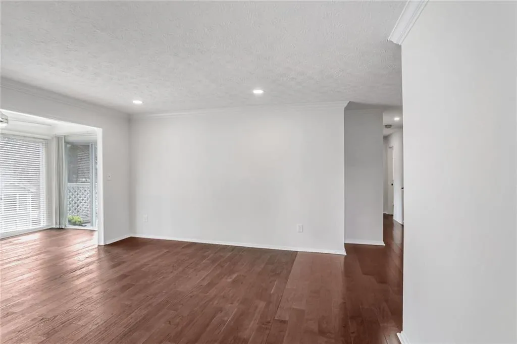204 Natchez Trace, Sandy Springs, Georgia 30350, 2 Bedrooms Bedrooms, ,1 BathroomBathrooms,Residential,Sold,204 Natchez Trace,7520148