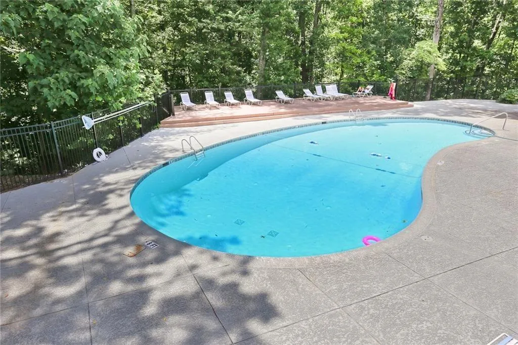 204 Natchez Trace, Sandy Springs, Georgia 30350, 2 Bedrooms Bedrooms, ,1 BathroomBathrooms,Residential,Sold,204 Natchez Trace,7520148