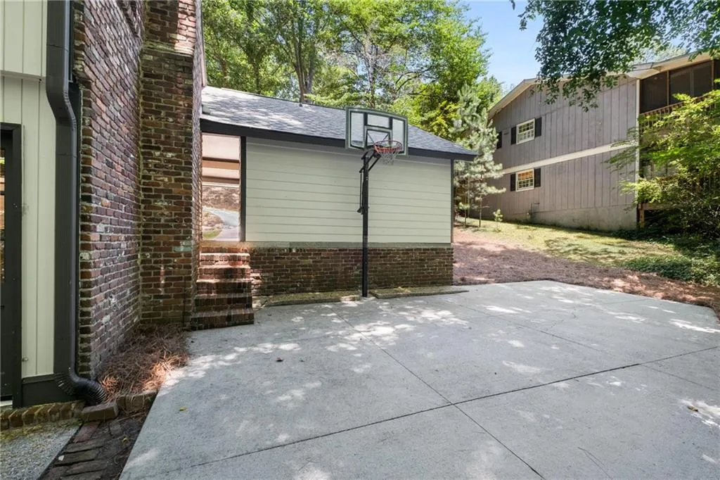 510 Elden Drive, Atlanta, Georgia 30342, 4 Bedrooms Bedrooms, ,2 BathroomsBathrooms,Residential,Sold,510 Elden Drive,7403532
