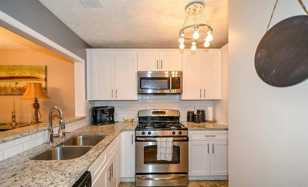 105 River Run Drive Unit 105, Sandy Springs, Georgia 30350, 1 Bedroom Bedrooms, ,1 BathroomBathrooms,Residential,Sold,105 River Run Drive Unit 105,5938700