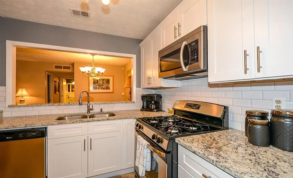 105 River Run Drive Unit 105, Sandy Springs, Georgia 30350, 1 Bedroom Bedrooms, ,1 BathroomBathrooms,Residential,Sold,105 River Run Drive Unit 105,5938700