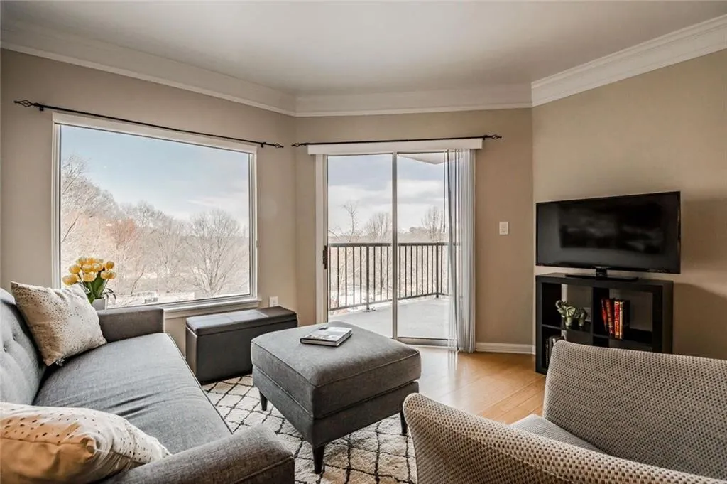 275 13th Street Unit 403, Atlanta, Georgia 30309, 1 Bedroom Bedrooms, ,1 BathroomBathrooms,Residential,Sold,275 13th Street Unit 403,5981230
