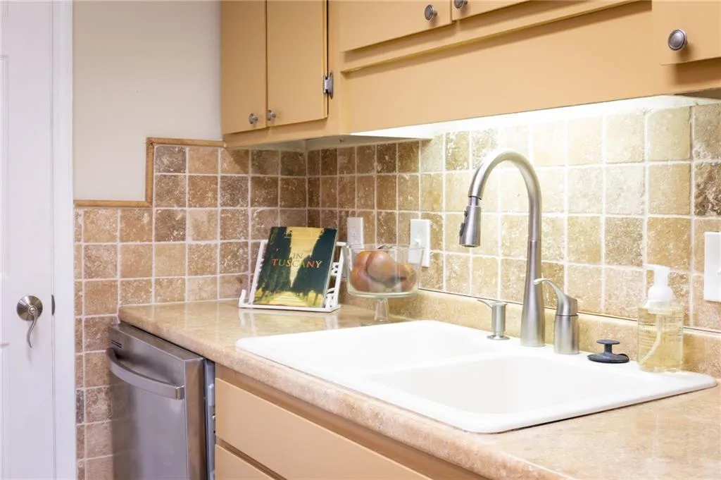 4007 Wingate Way, Sandy Springs, Georgia 30350, 1 Bedroom Bedrooms, ,1 BathroomBathrooms,Residential,Sold,4007 Wingate Way,7232262