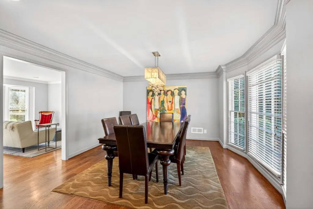 7745 Dunvegan Close, Sandy Springs, Georgia 30350, 4 Bedrooms Bedrooms, ,3 BathroomsBathrooms,Residential,Sold,7745 Dunvegan Close,7706815