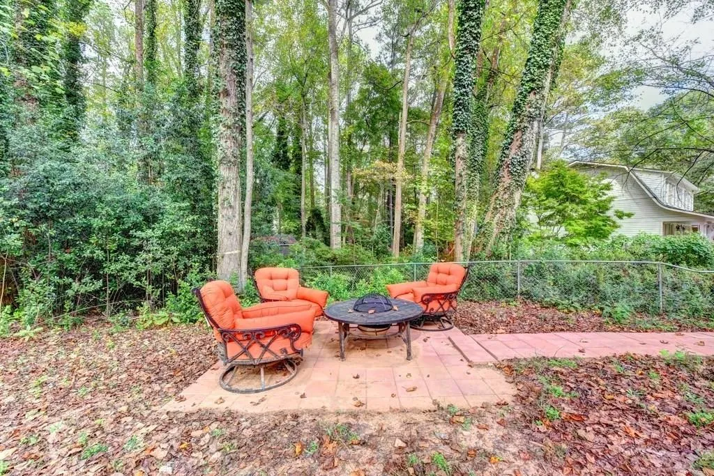 211 Hillswick Court, Sandy Springs, Georgia 30328, 3 Bedrooms Bedrooms, ,2 BathroomsBathrooms,Residential,Sold,211 Hillswick Court,6088300
