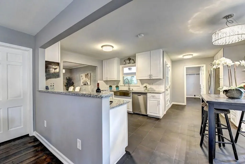 211 Hillswick Court, Sandy Springs, Georgia 30328, 3 Bedrooms Bedrooms, ,2 BathroomsBathrooms,Residential,Sold,211 Hillswick Court,6088300