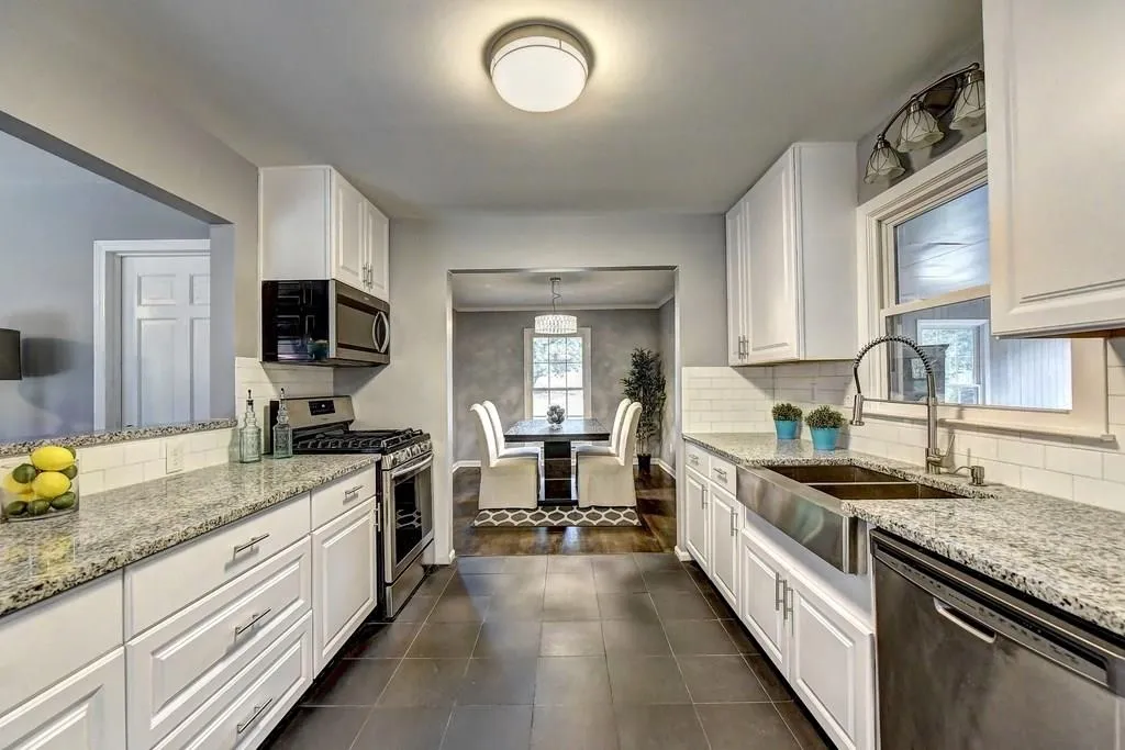 211 Hillswick Court, Sandy Springs, Georgia 30328, 3 Bedrooms Bedrooms, ,2 BathroomsBathrooms,Residential,Sold,211 Hillswick Court,6088300