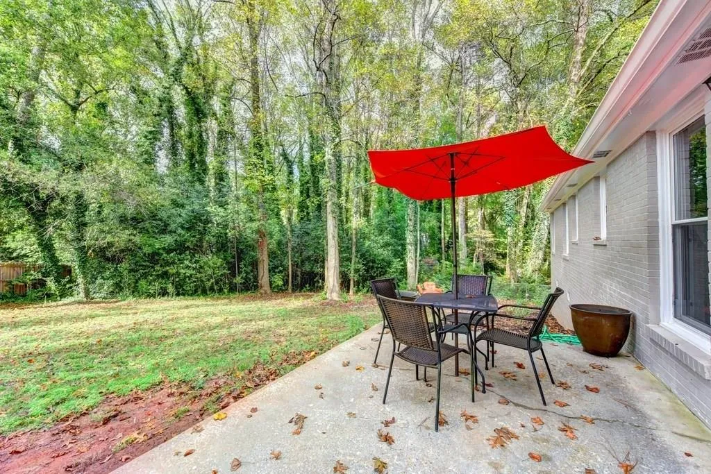 211 Hillswick Court, Sandy Springs, Georgia 30328, 3 Bedrooms Bedrooms, ,2 BathroomsBathrooms,Residential,Sold,211 Hillswick Court,6088300