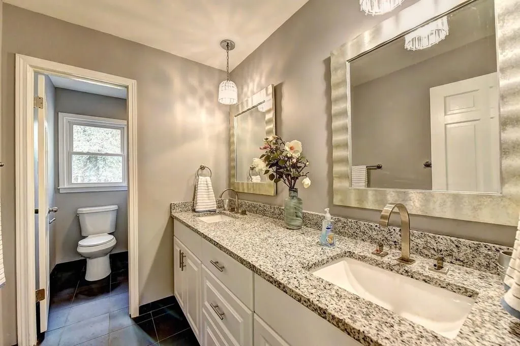 211 Hillswick Court, Sandy Springs, Georgia 30328, 3 Bedrooms Bedrooms, ,2 BathroomsBathrooms,Residential,Sold,211 Hillswick Court,6088300
