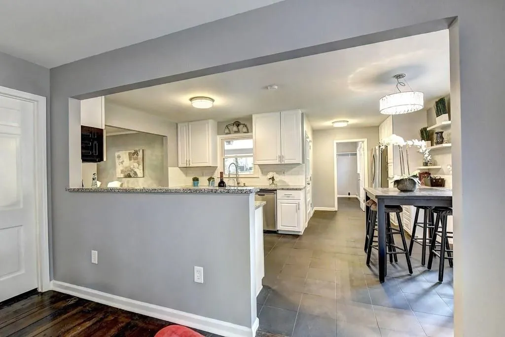 211 Hillswick Court, Sandy Springs, Georgia 30328, 3 Bedrooms Bedrooms, ,2 BathroomsBathrooms,Residential,Sold,211 Hillswick Court,6088300