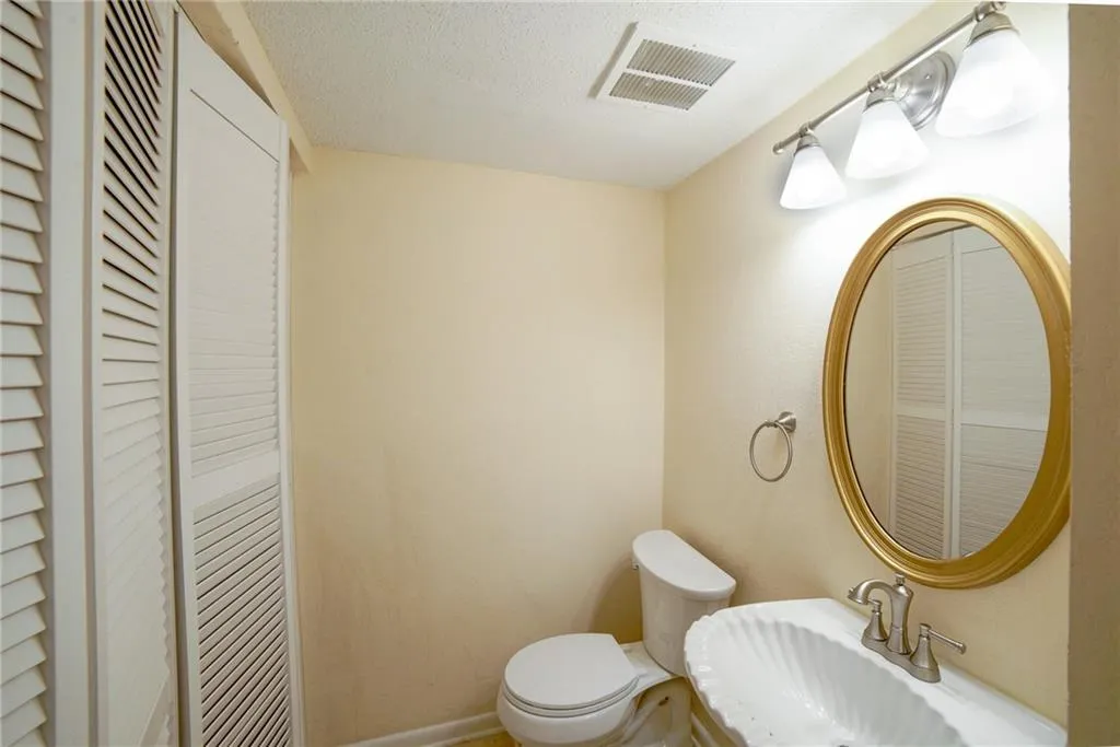 6900 Roswell Road Unit D3, Atlanta, Georgia 30328, 3 Bedrooms Bedrooms, ,2 BathroomsBathrooms,Residential,Sold,6900 Roswell Road Unit D3,6542925