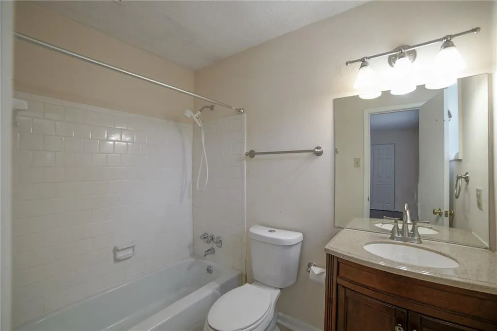 6900 Roswell Road Unit D3, Atlanta, Georgia 30328, 3 Bedrooms Bedrooms, ,2 BathroomsBathrooms,Residential,Sold,6900 Roswell Road Unit D3,6542925