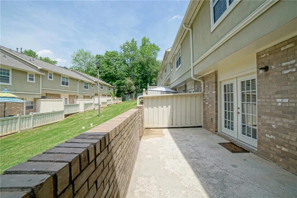 6900 Roswell Road Unit D3, Atlanta, Georgia 30328, 3 Bedrooms Bedrooms, ,2 BathroomsBathrooms,Residential,Sold,6900 Roswell Road Unit D3,6542925