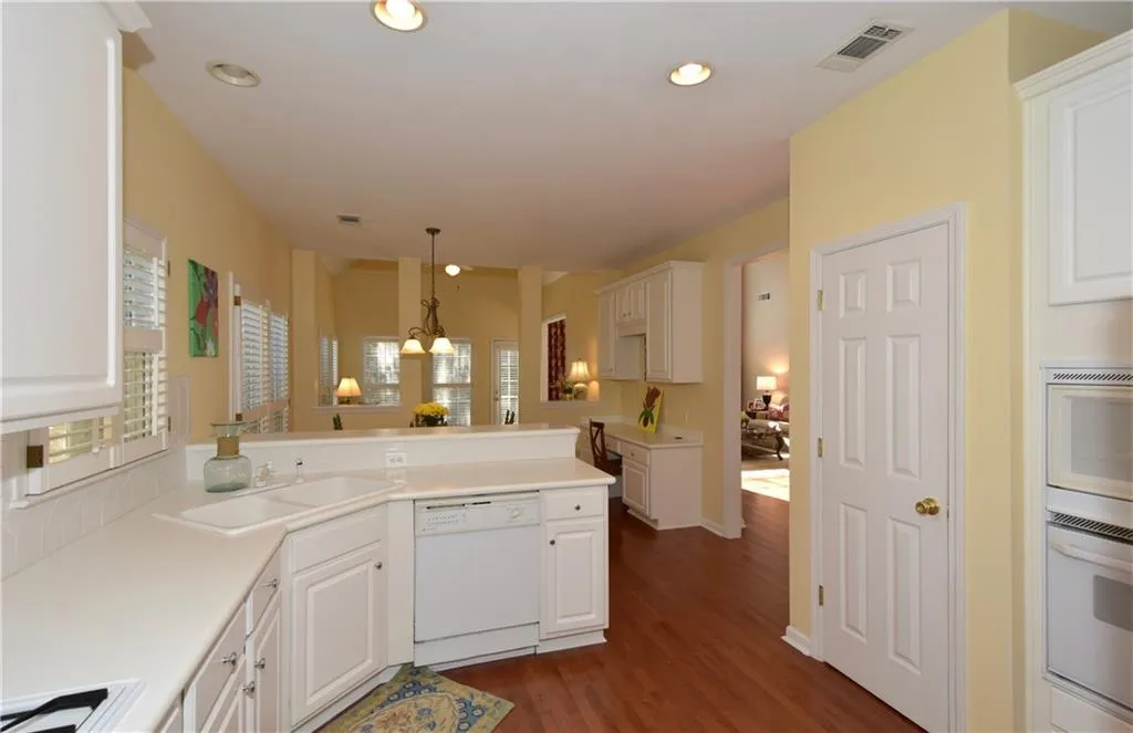 980 Lancaster Walk, Atlanta, Georgia 30328, 3 Bedrooms Bedrooms, ,2 BathroomsBathrooms,Residential,Sold,980 Lancaster Walk,5637629