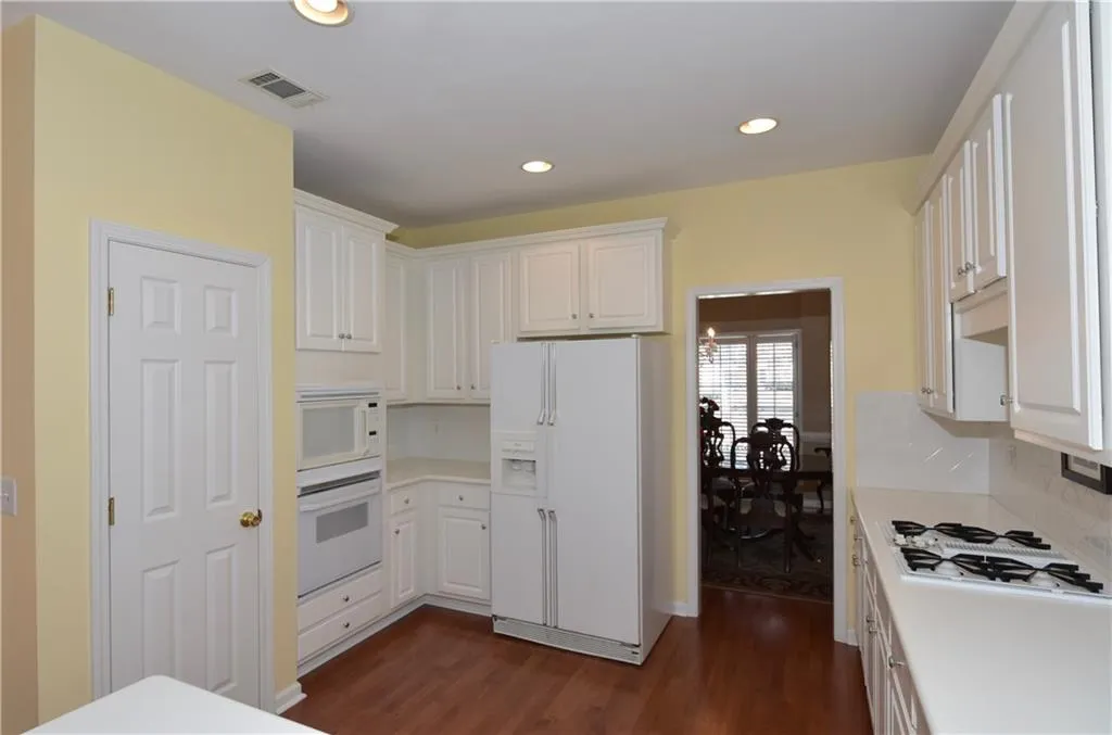 980 Lancaster Walk, Atlanta, Georgia 30328, 3 Bedrooms Bedrooms, ,2 BathroomsBathrooms,Residential,Sold,980 Lancaster Walk,5637629