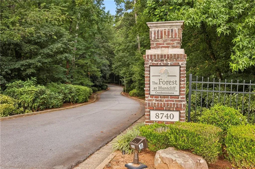 8740 Roswell Road Unit 5g, Sandy Springs, Georgia 30350, 2 Bedrooms Bedrooms, ,2 BathroomsBathrooms,Residential,For Sale,8740 Roswell Road Unit 5g,7616252