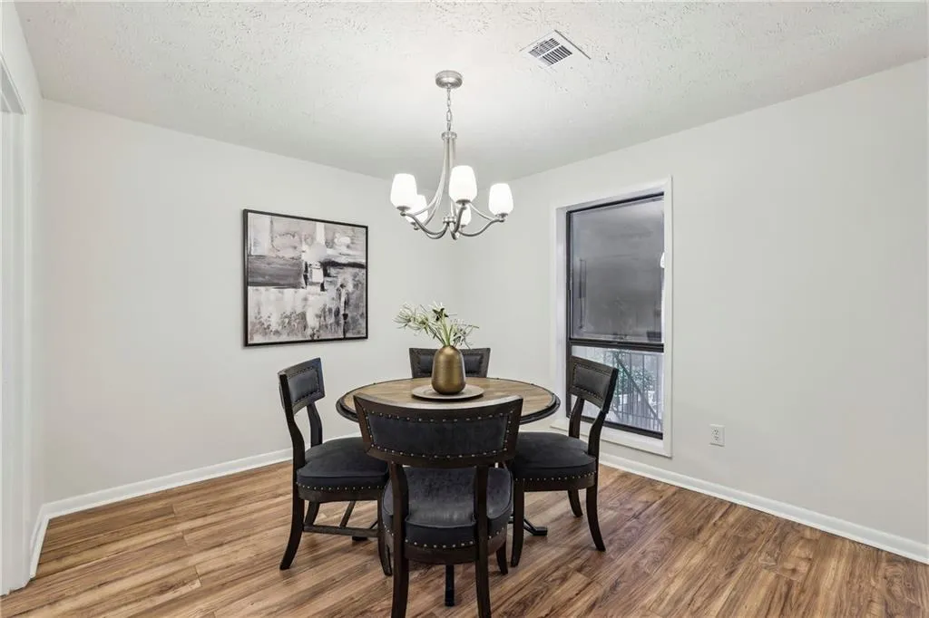 8740 Roswell Road Unit 5g, Sandy Springs, Georgia 30350, 2 Bedrooms Bedrooms, ,2 BathroomsBathrooms,Residential,For Sale,8740 Roswell Road Unit 5g,7616252