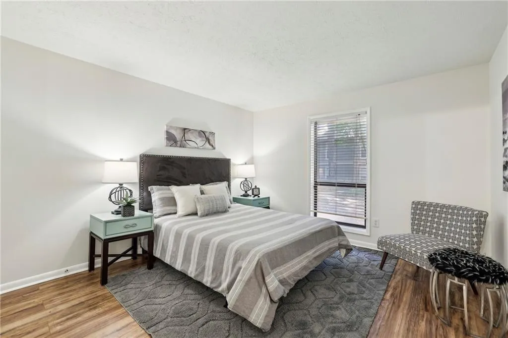 8740 Roswell Road Unit 5g, Sandy Springs, Georgia 30350, 2 Bedrooms Bedrooms, ,2 BathroomsBathrooms,Residential,For Sale,8740 Roswell Road Unit 5g,7616252