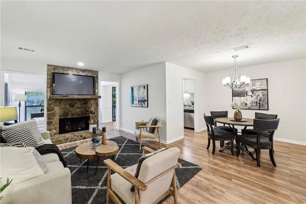 8740 Roswell Road Unit 5g, Sandy Springs, Georgia 30350, 2 Bedrooms Bedrooms, ,2 BathroomsBathrooms,Residential,For Sale,8740 Roswell Road Unit 5g,7616252