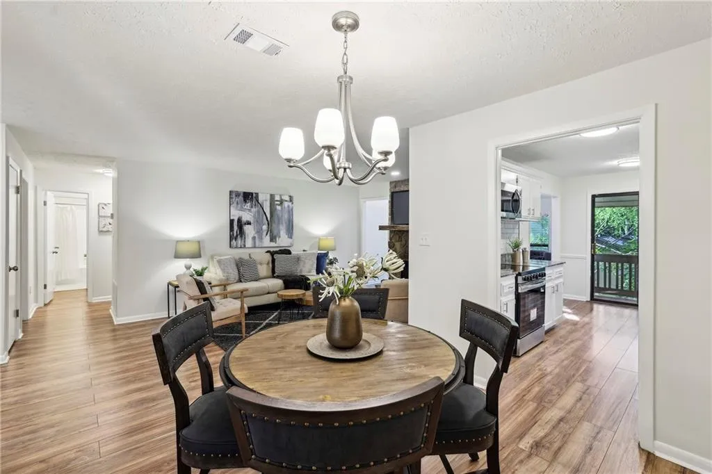 8740 Roswell Road Unit 5g, Sandy Springs, Georgia 30350, 2 Bedrooms Bedrooms, ,2 BathroomsBathrooms,Residential,For Sale,8740 Roswell Road Unit 5g,7616252