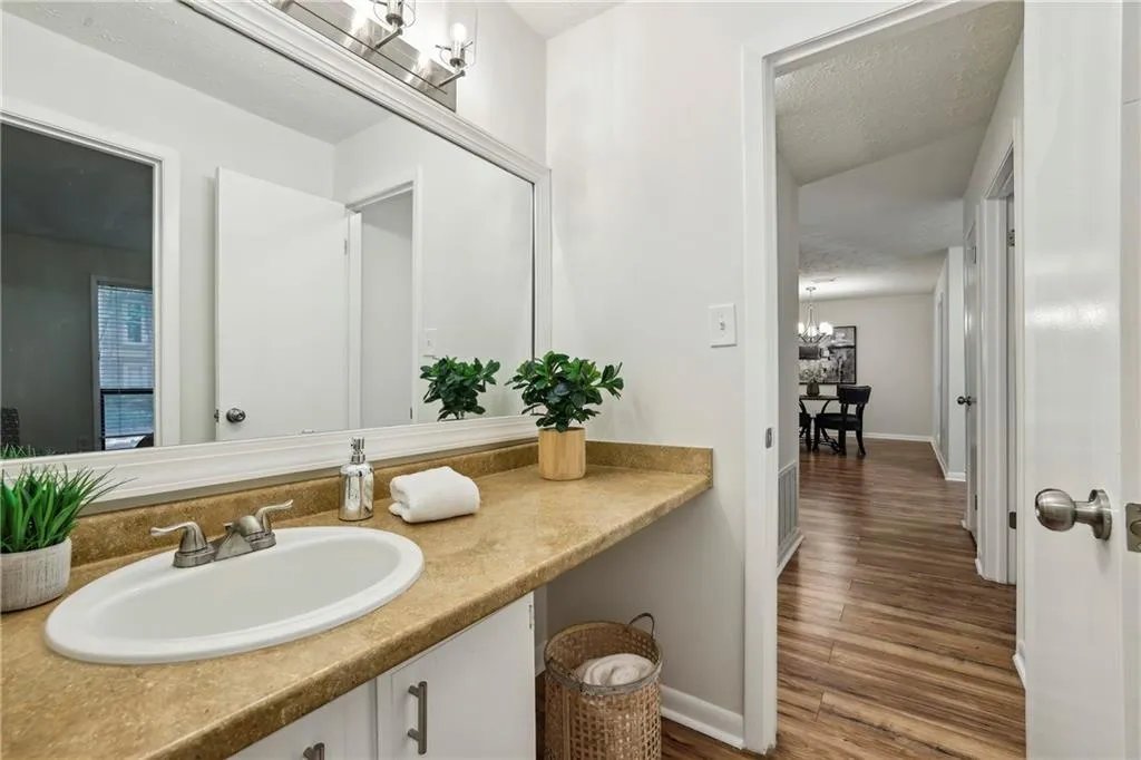 8740 Roswell Road Unit 5g, Sandy Springs, Georgia 30350, 2 Bedrooms Bedrooms, ,2 BathroomsBathrooms,Residential,For Sale,8740 Roswell Road Unit 5g,7616252